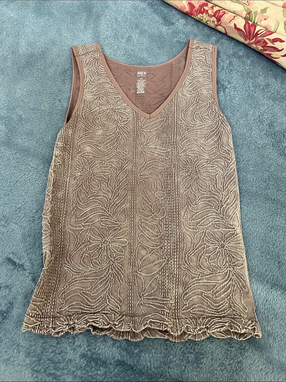 BKE Mauve Floral Textured V-Neck Tank